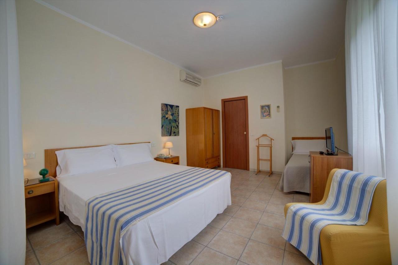 Classic Quadruple Room,1404595109:JPEG