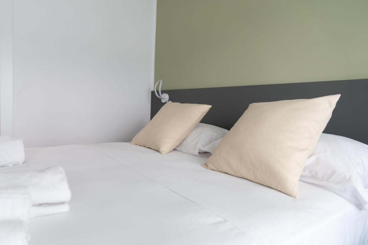 Deluxe Room,1400859311:JPEG