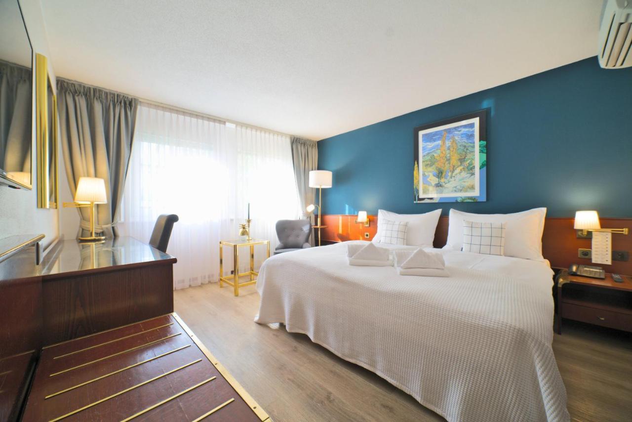 Superior Room King Bed,1404909014:JPEG