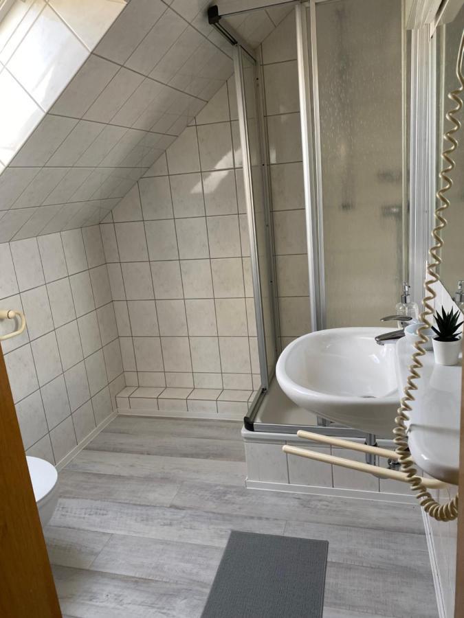 Single Room Private External Bathroom,1520803741:JPEG