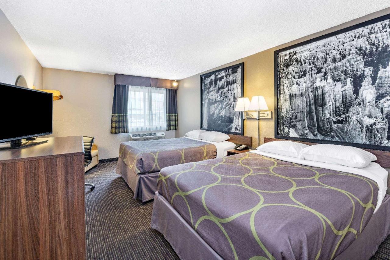 Queen Room with Two Queen Beds - Non-Smoking