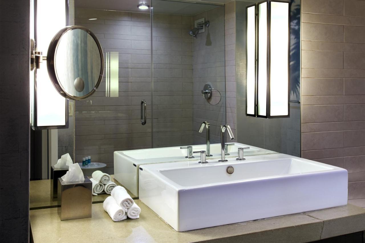 Spectacular One-Bedroom Queen Suite