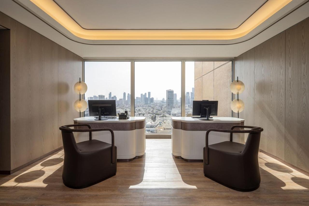 Club Queen Room Sea View Adults only or Club Lounge Access