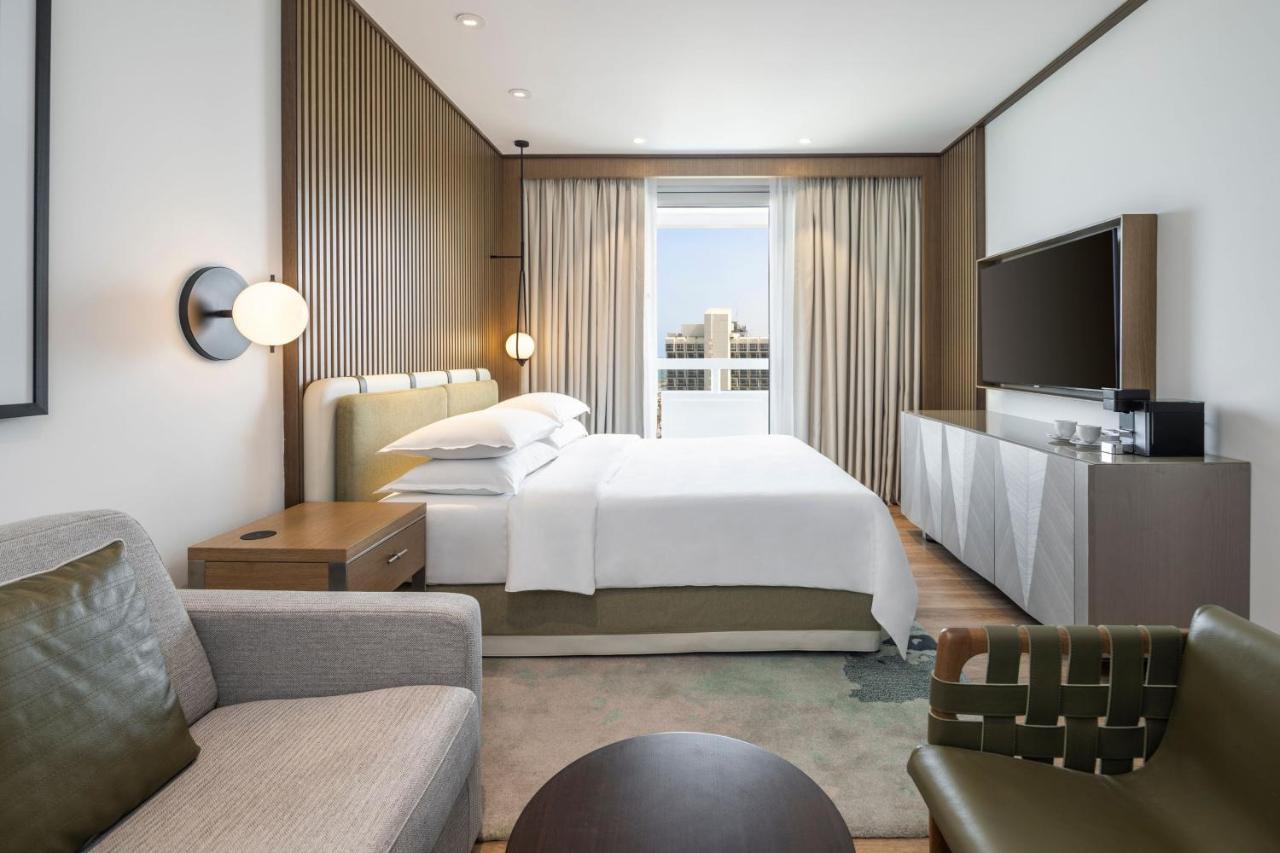 Club Queen Room Sea View Adults only or Club Lounge Access