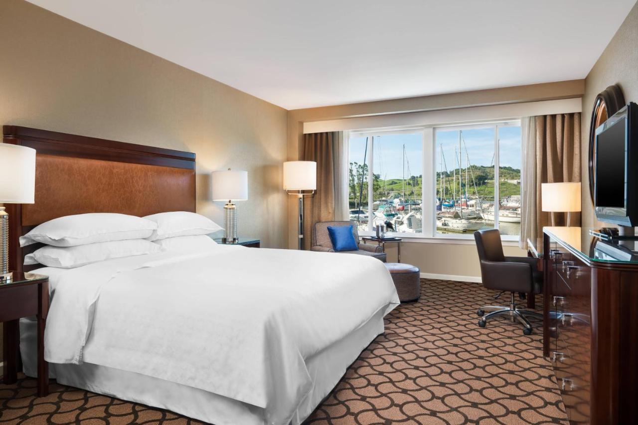 Deluxe King Room with Patio and Marina View