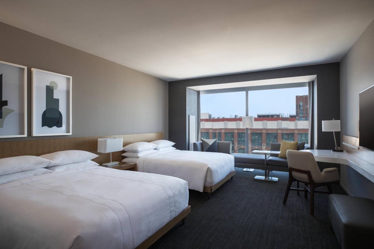 King Room Adapted Tub Mobility Accessible