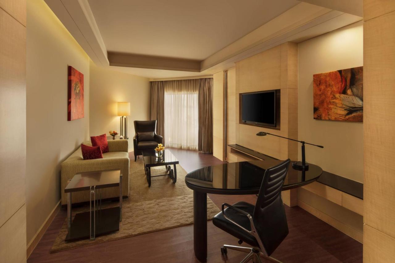 1 King Bed Ocean View Executive Lounge Access Beach Suite,1403070737:JPEG