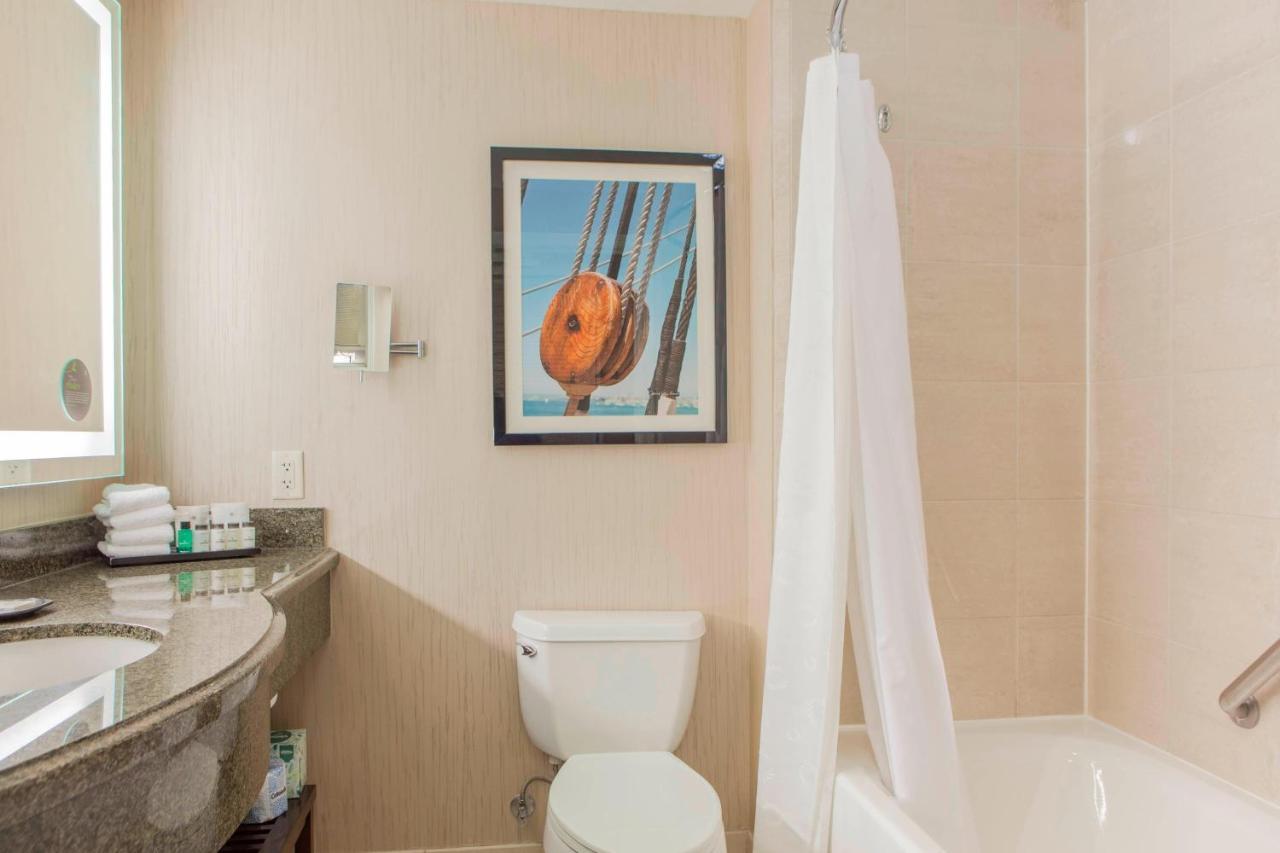 Executive King Suite with Marina View