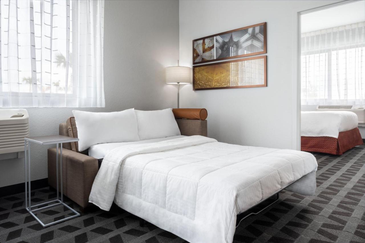 One-Bedroom Queen Suite Sofa Bed