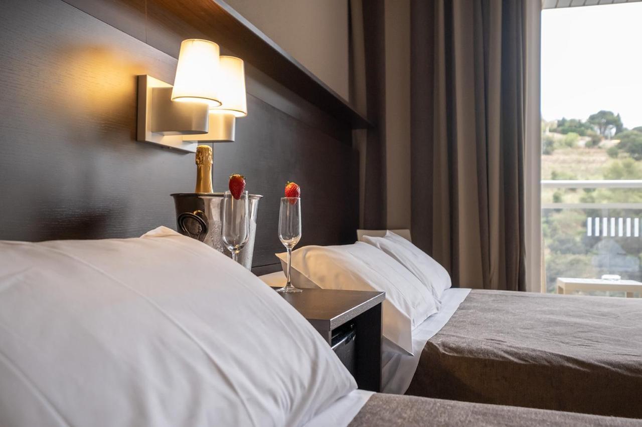 Double Room with Extra Bed (2 adults + 2 children),1207877716:JPEG