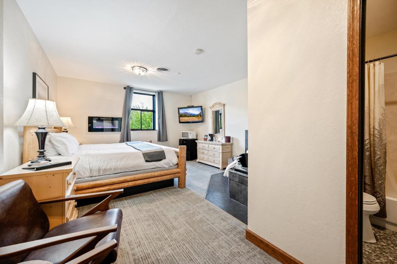 Deluxe Suite with Spa Bath