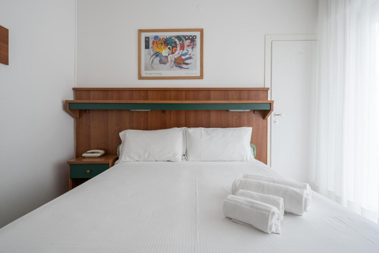 Economy Double Room with Side Sea View
