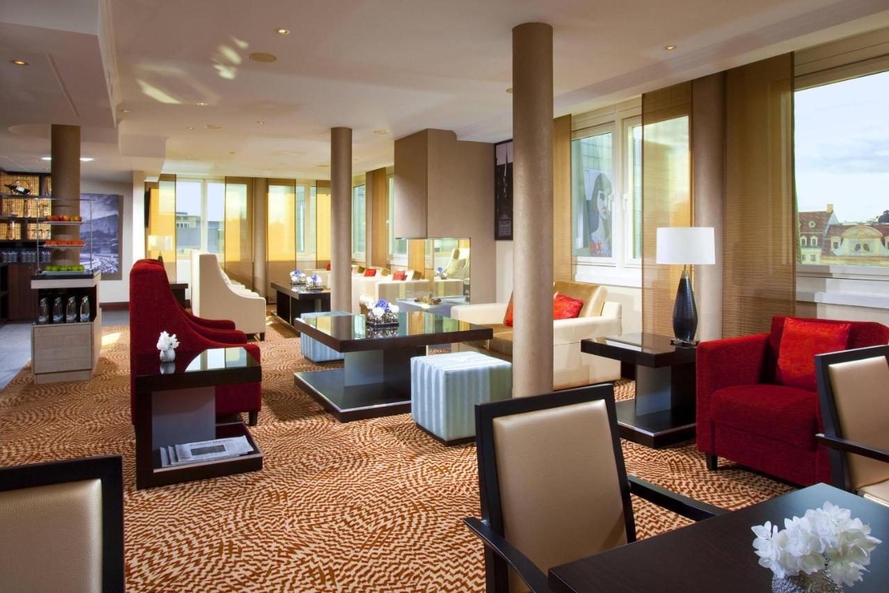 Executive lounge access Double Room 18 x 2m Bed