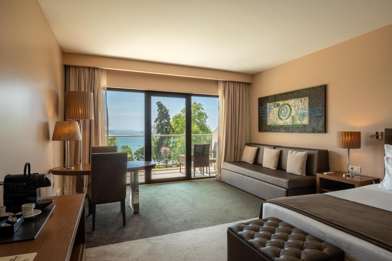 Double or Twin Room Pool View