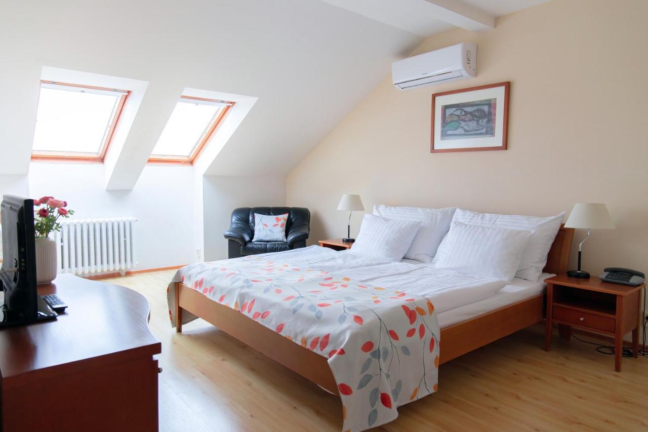 Studio Apartment Air-Condition Attic