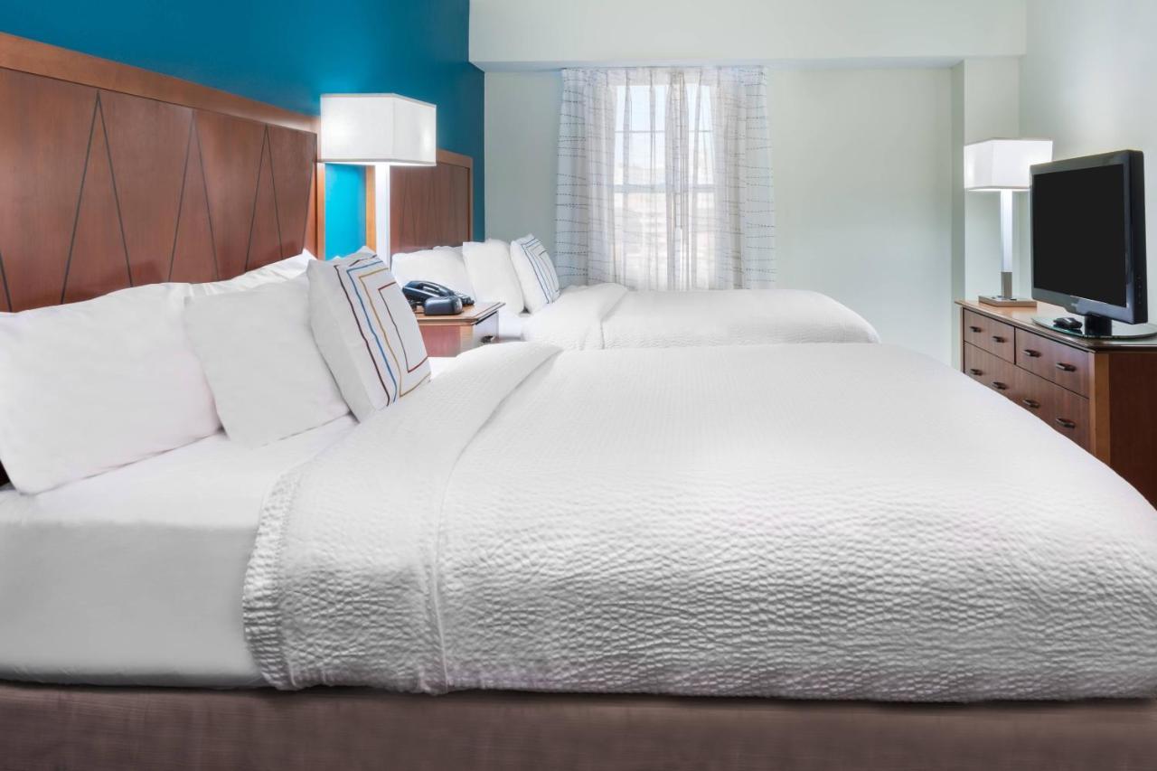 One-Bedroom Queen Suite Sofa Bed