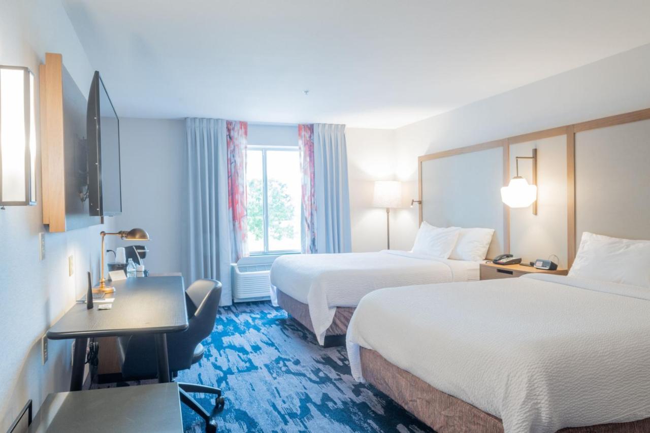 Queen Room Two Queen Beds Bathtub Mobility Access or Hearing Accessible,1404813137:JPEG