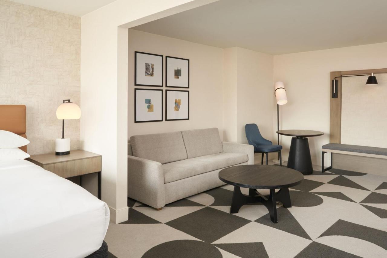 Corner Suite