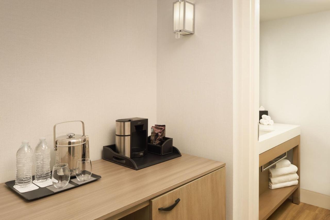 Corner Suite