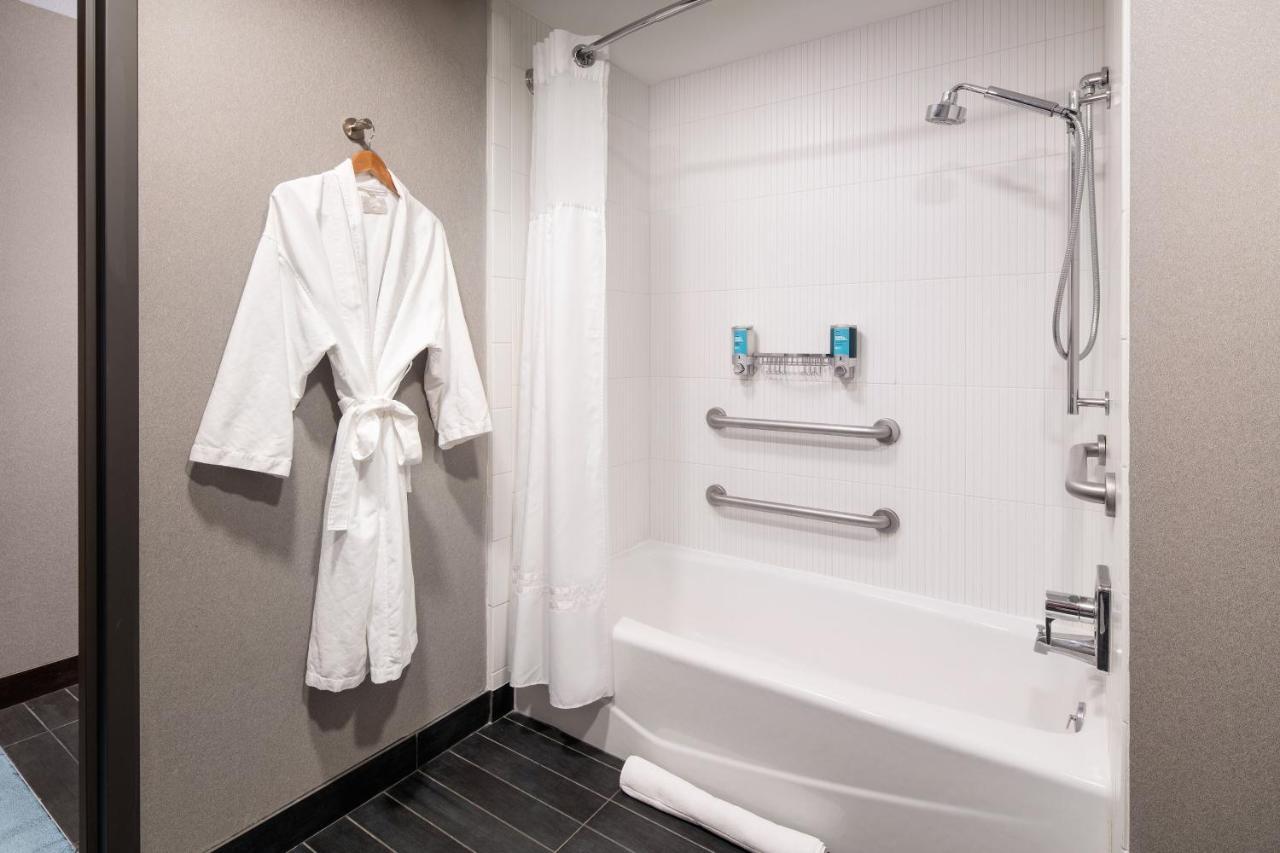Aloft, Guest room, 1 King