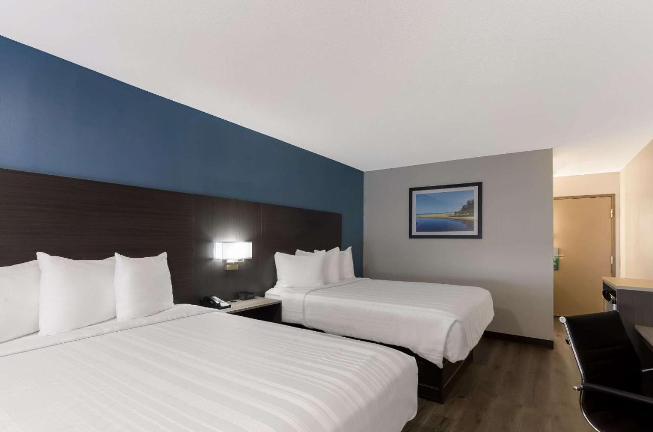 Queen Room Two Queen Beds Non-Smoking