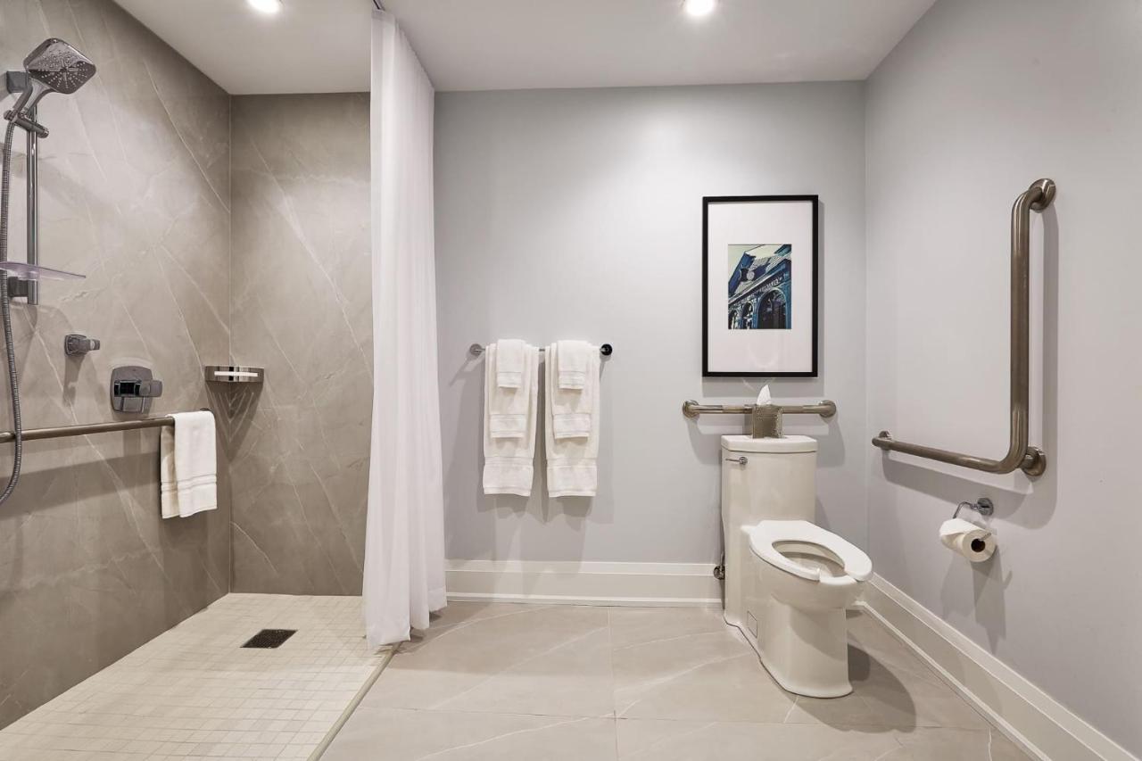 King Room Roll Shower Disability Access
