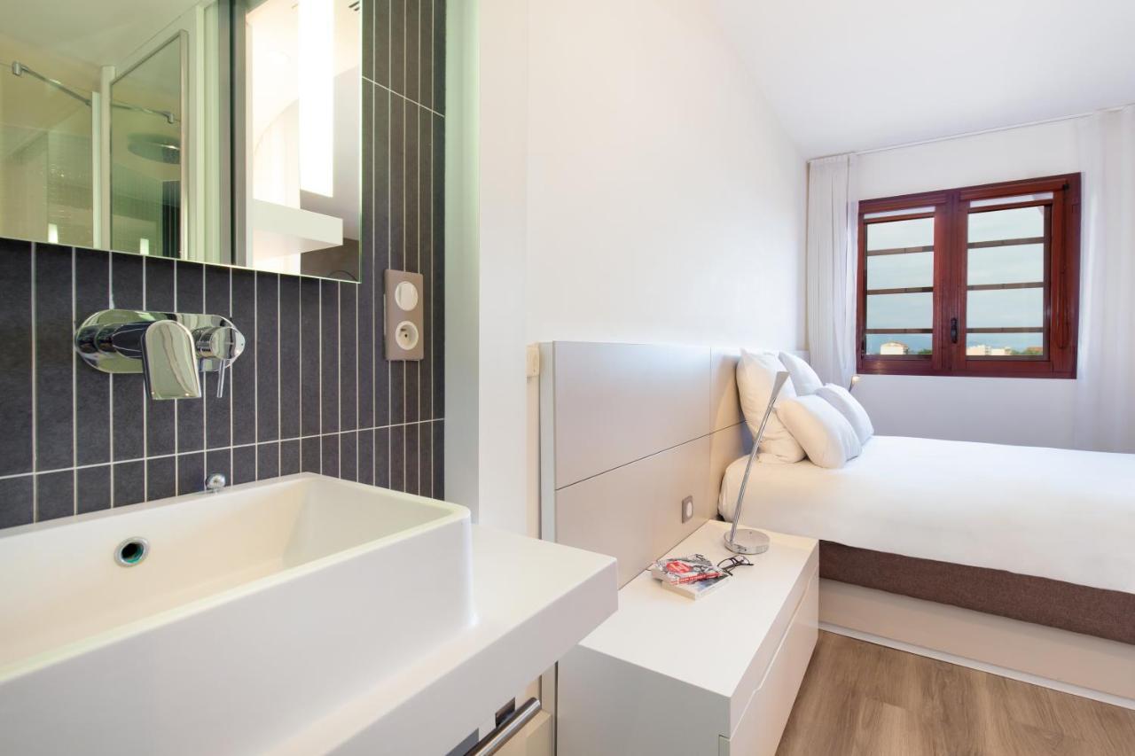 Superior Suite One Double Bed One Single Bed