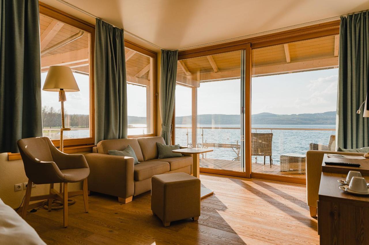 Large Double Room with Balcony and Lake View,1558912807:JPEG