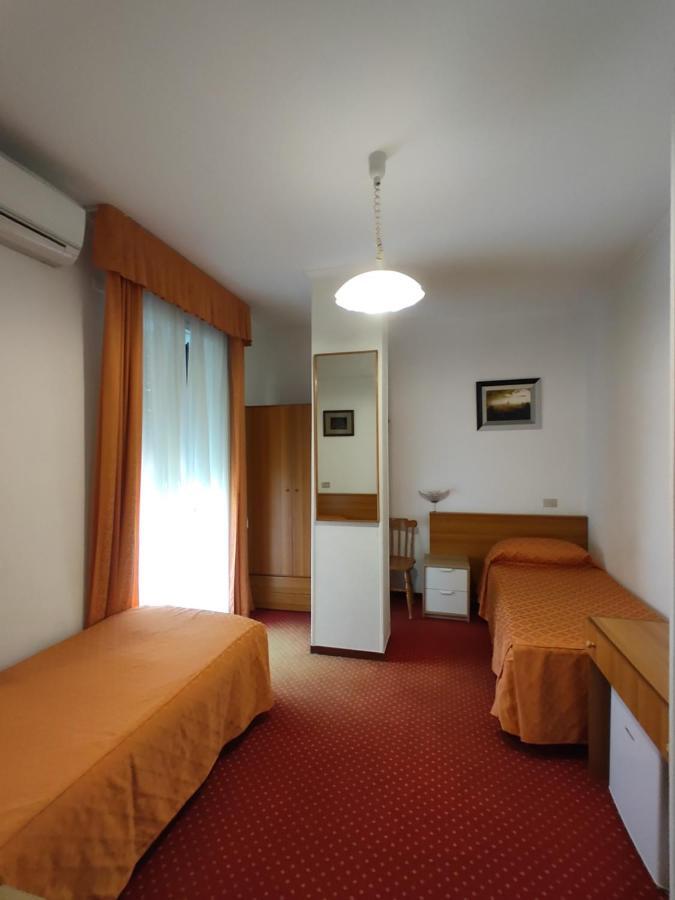 Twin Room,1400341502:JPEG