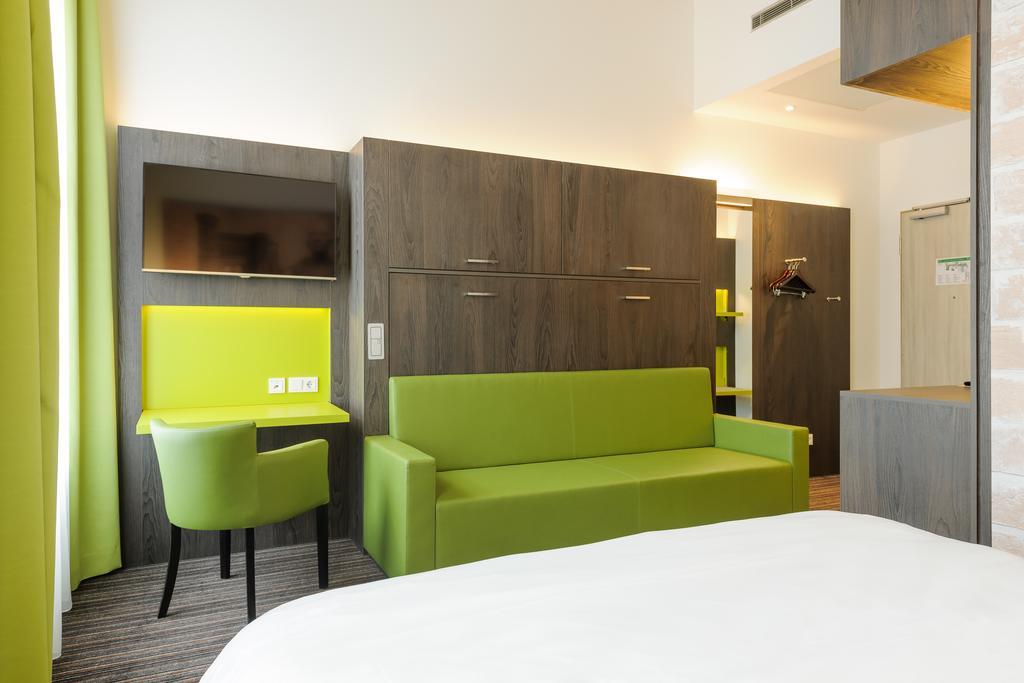 Twin Room with a Sofa Bed,140657340:JPEG
