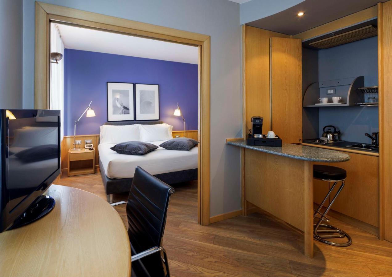 Junior Queen Suite One Single Bed