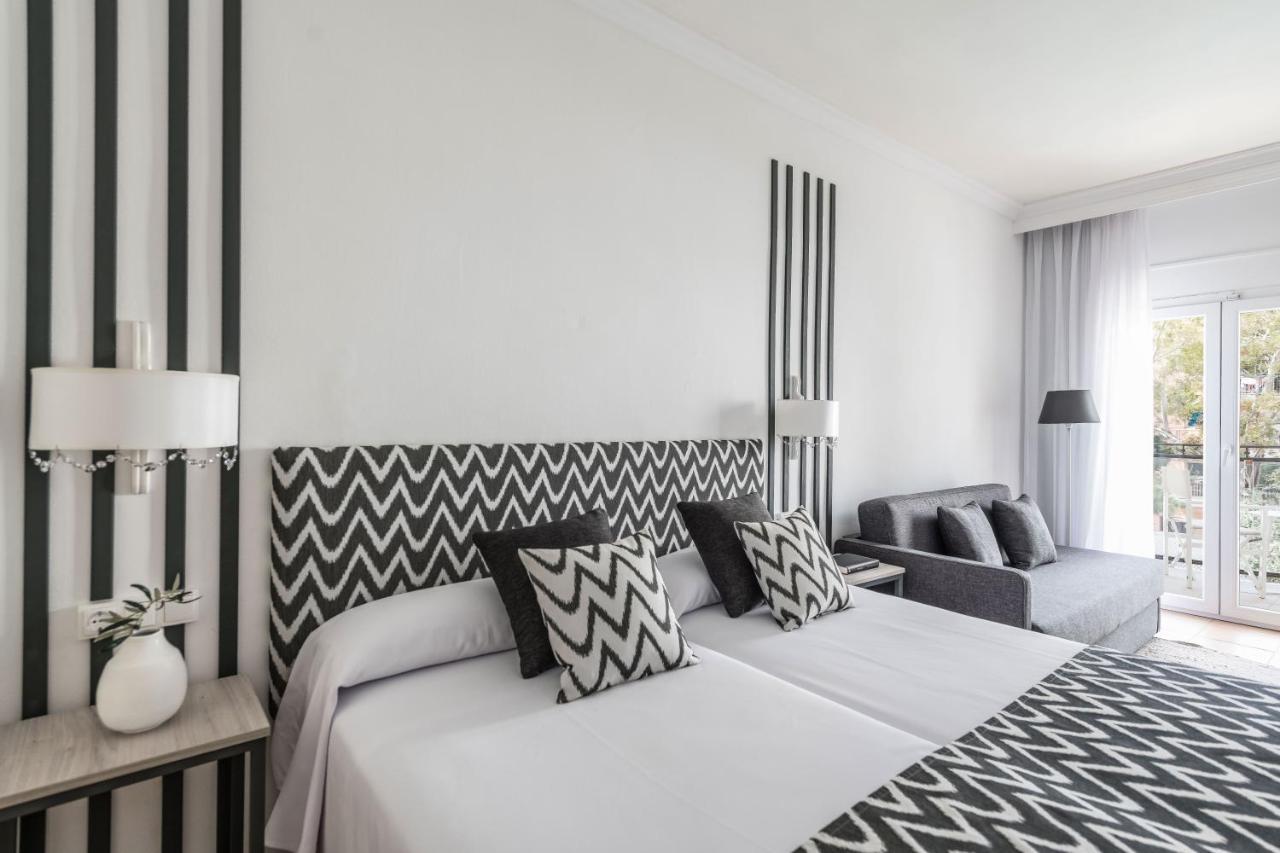 Double or Twin Room Pool View or Natural Solarium View