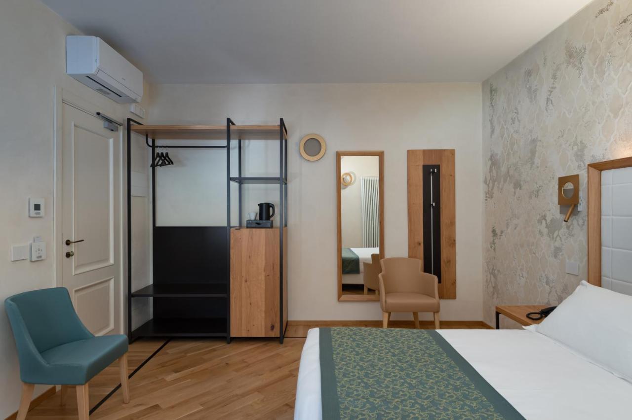 Deluxe Double Room,1406225201:JPEG