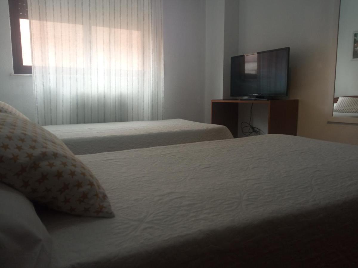 Twin Room,1406822783:JPEG