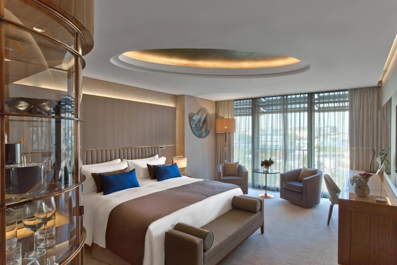 Deluxe King Room with Macka Park View (St. Regis Butler Service)