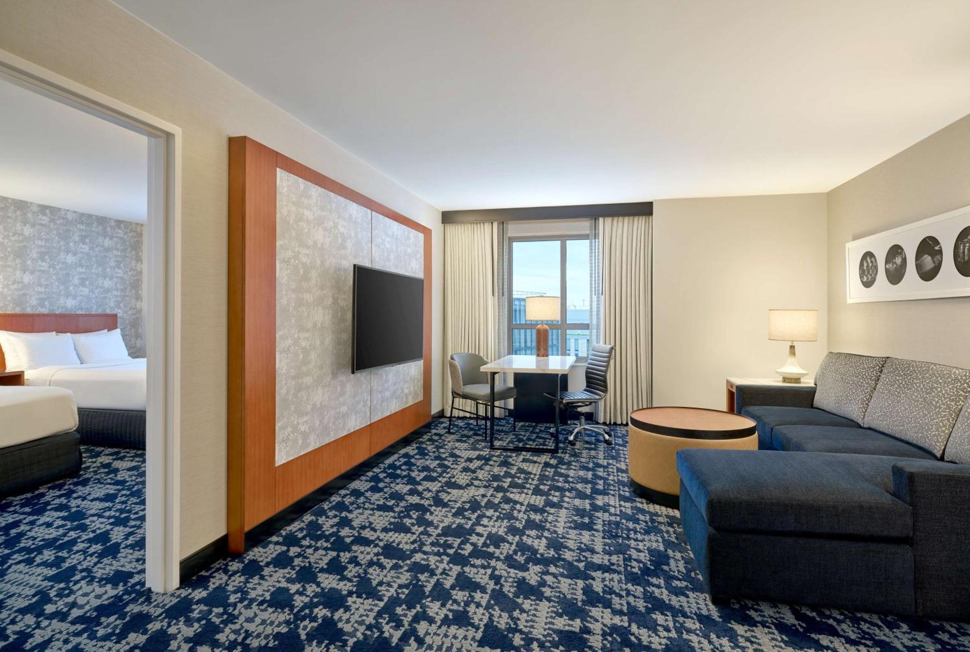 One-Bedroom Suite with Two Double Beds and Roll-in Shower - Mobility Access/Non-Smoking,1407106211:JPEG