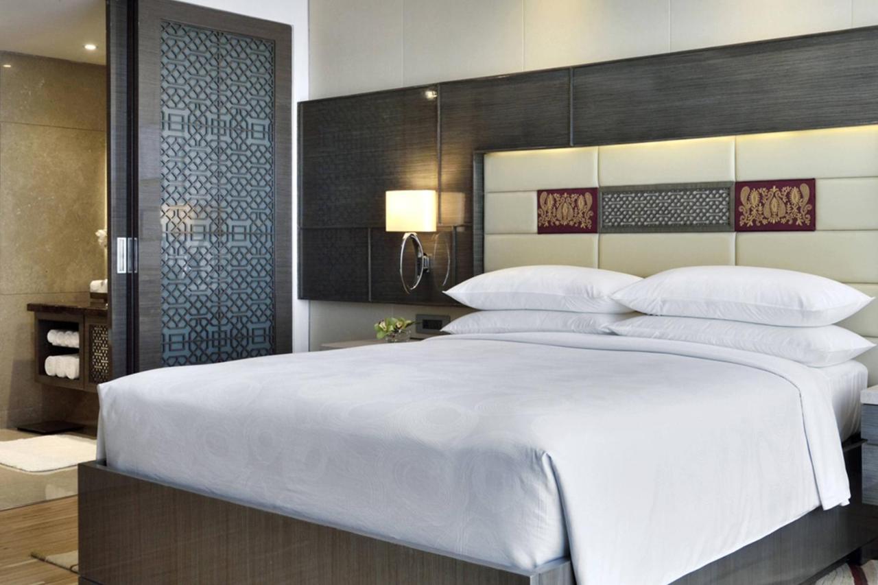 Guest room 1 King City view