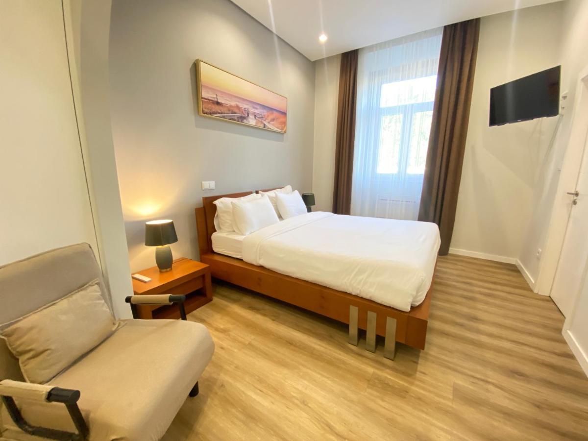 One-Bedroom Apartment,1407236474:JPEG