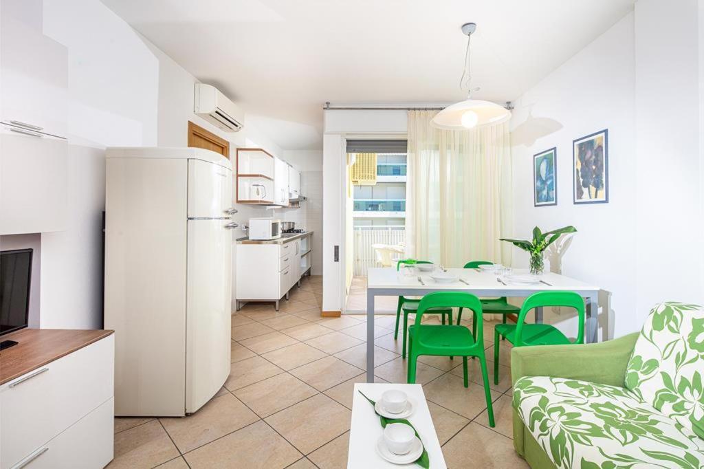 Three-Bedroom Apartment,1416032403:JPEG