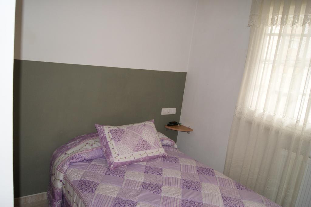 Single Room,141121848:JPEG
