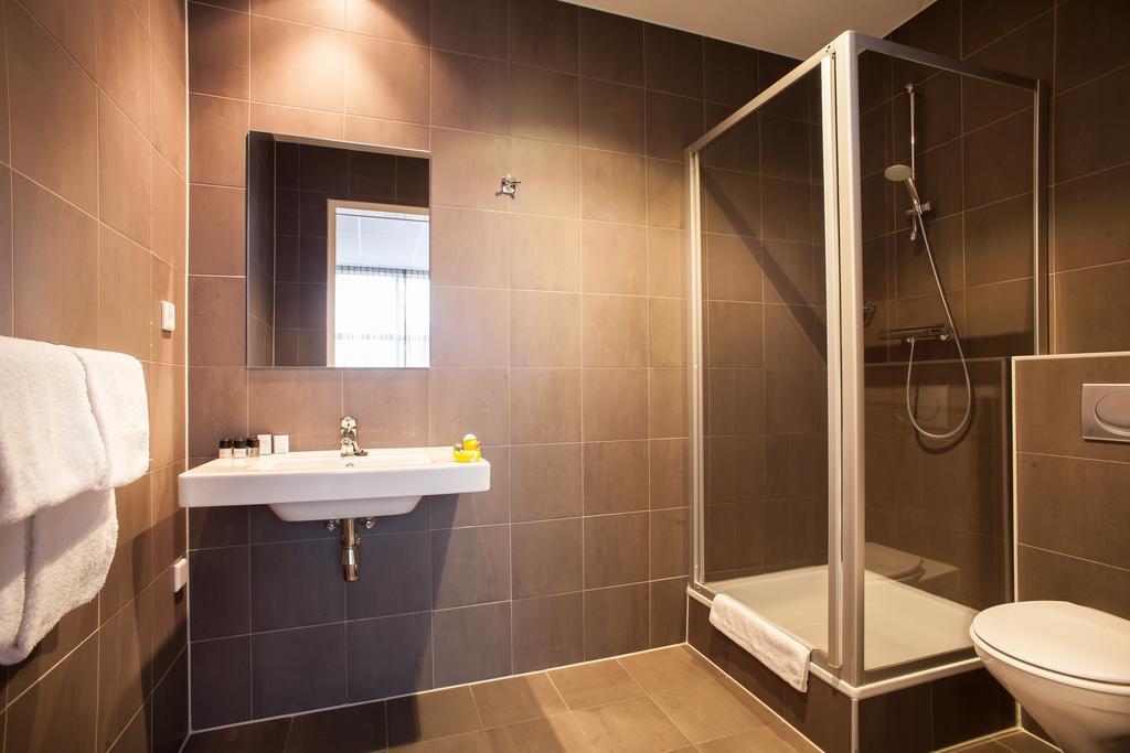 Two Room Suite,1275132958:JPEG