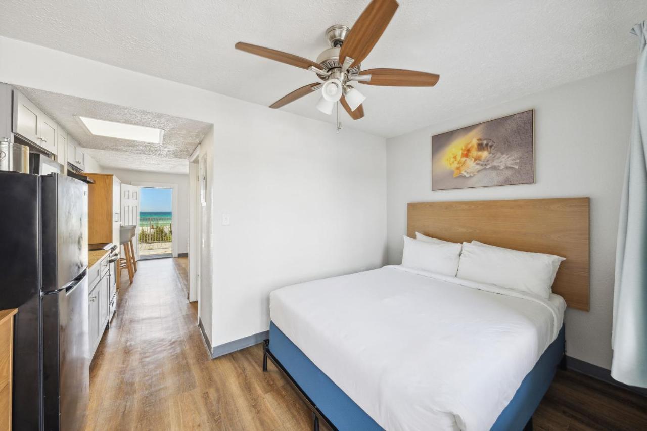 Beachfront Classic Room Queen or Queen Kitchen Split Accommodations Top Floor,1334501324:JPEG