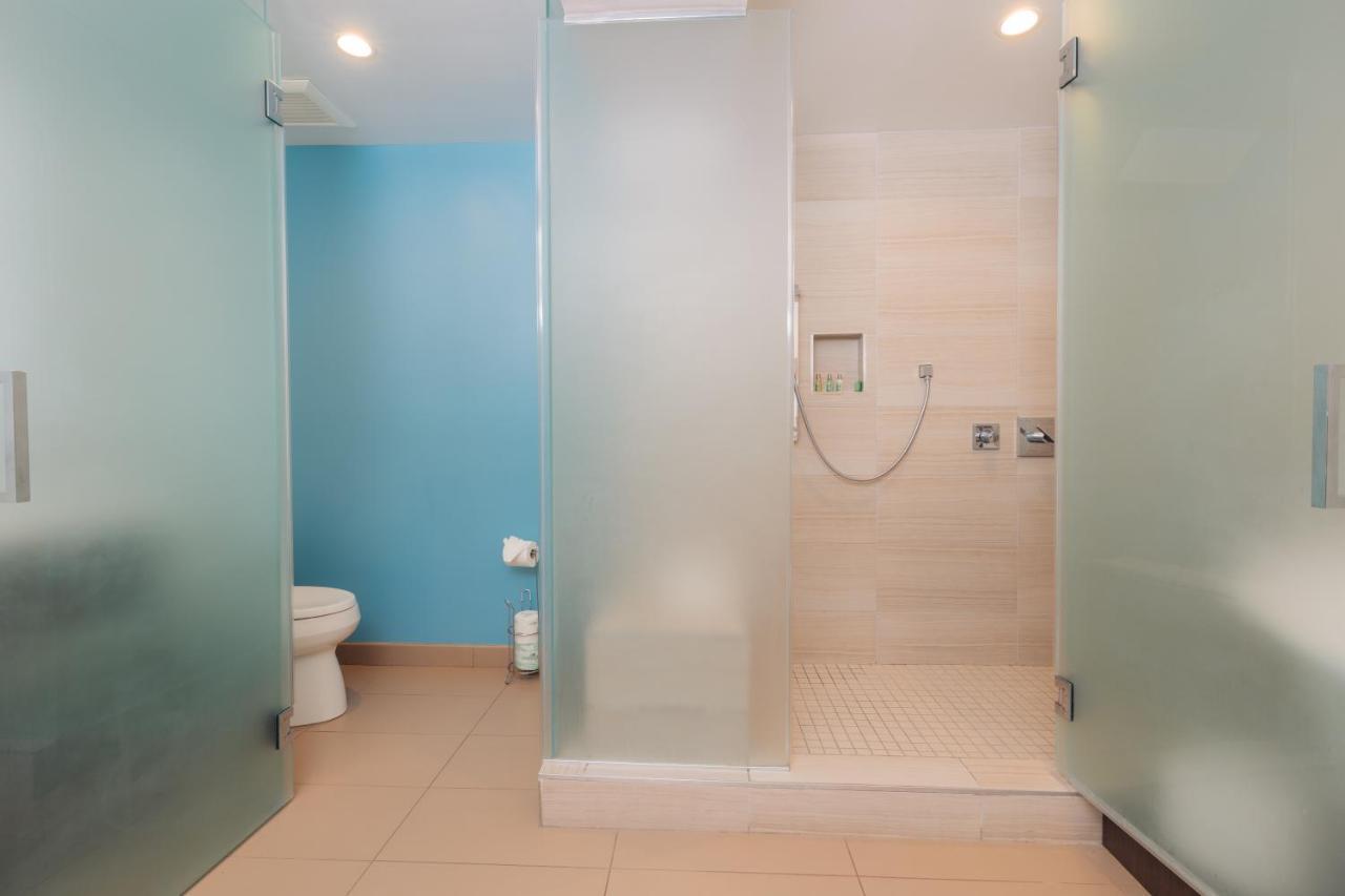 Suite, 1 King Bed, Soaking Tub, Non-Smoking,1413268655:JPEG
