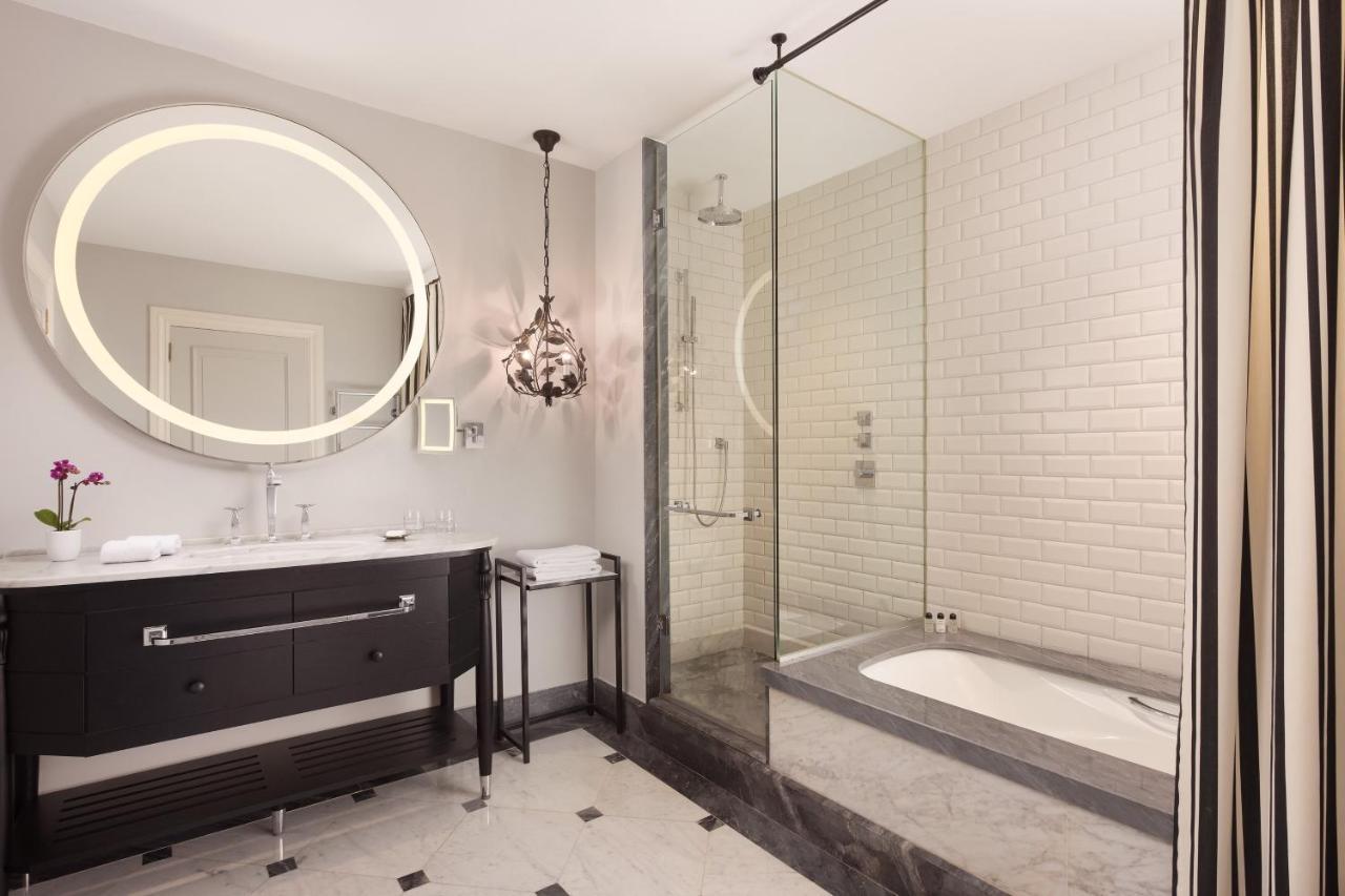 Premium King Room River View