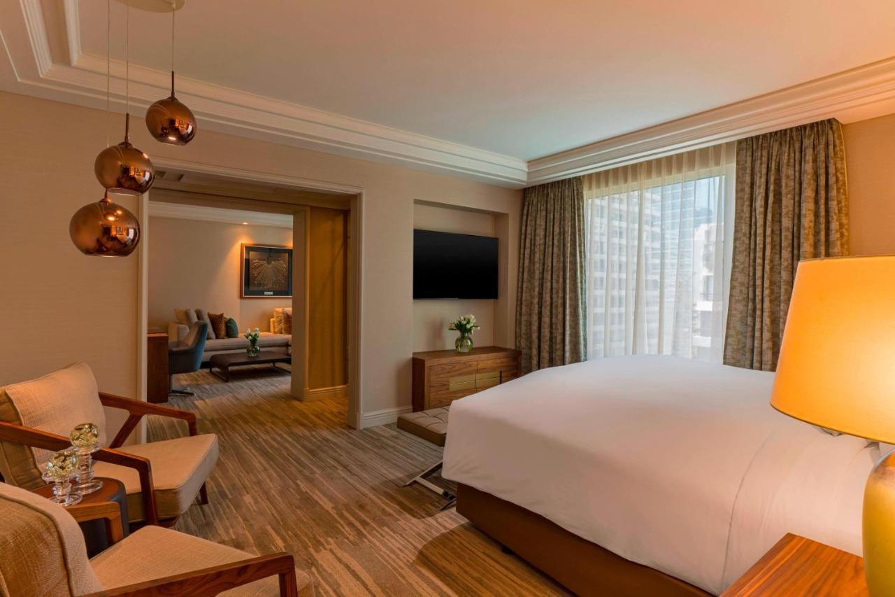One-Bedroom Executive King Suite Club Lounge Access,1413627023:JPEG