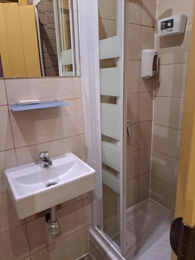 Budget Twin Room,1413788348:JPEG