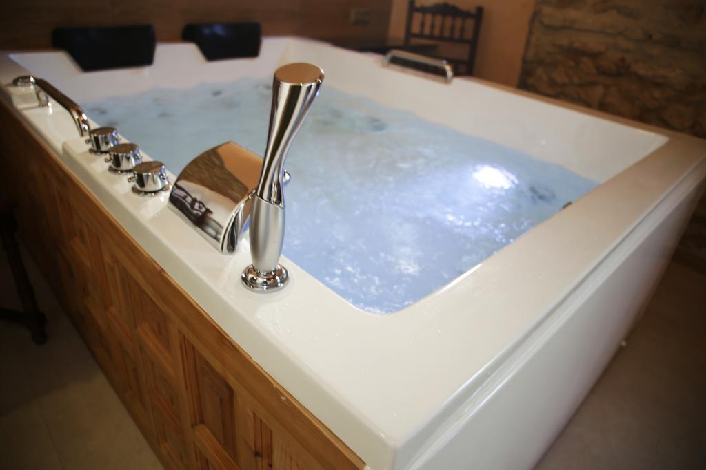 Deluxe Suite Spa Bath,141463347:JPEG