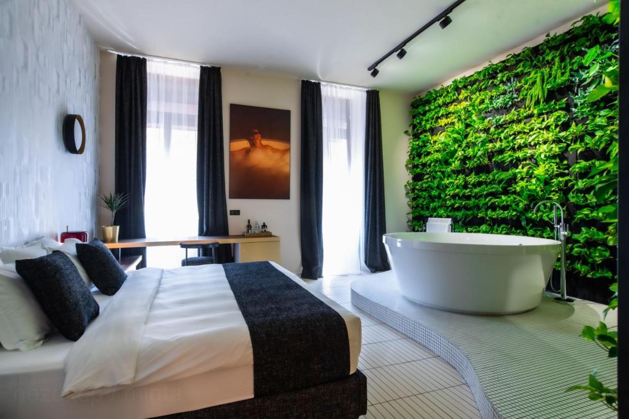 King Suite Spa Bath