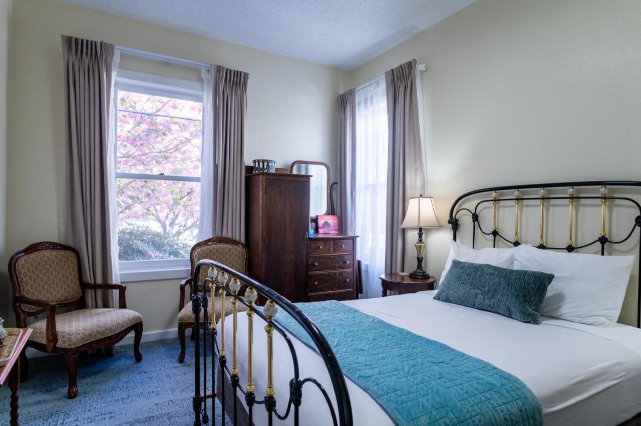 Andrew's Room,1414552853:JPEG
