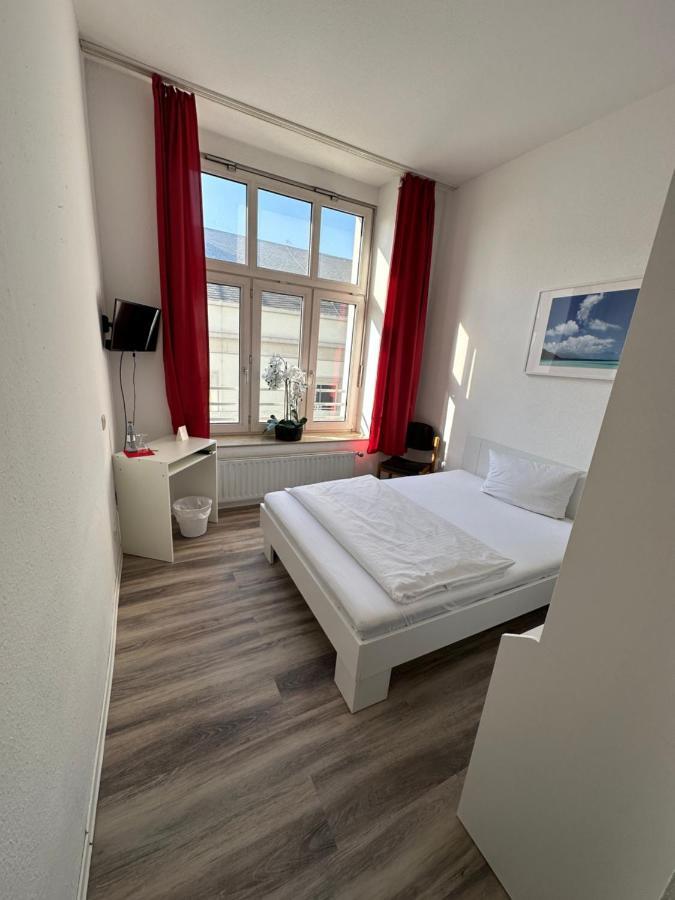 Standard Single Room,1414684800:JPEG